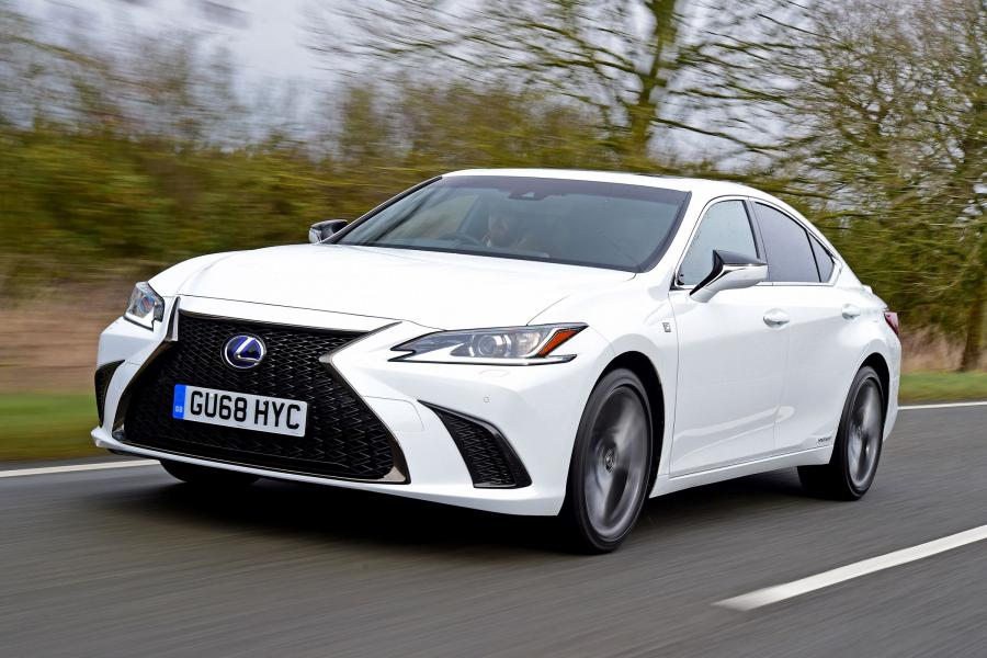 Lexus ES300h F-Sport 2019 года  (UK) (фото 1 из 13)